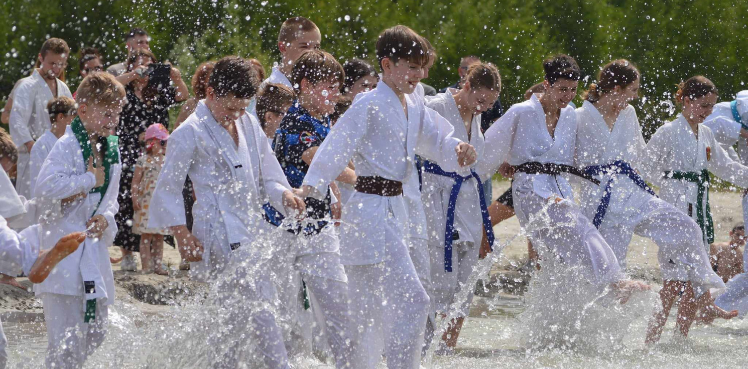 Strzelno - Majówka, Przyjezierze, plaża i karate pod okiem 84-letniego Holendra