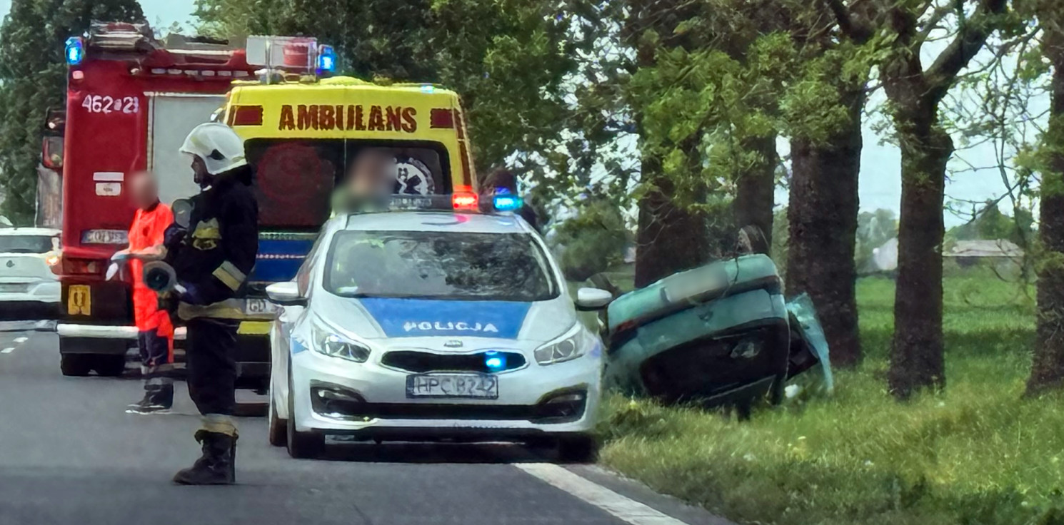 Region - Opel dachował na drodze do Pakości