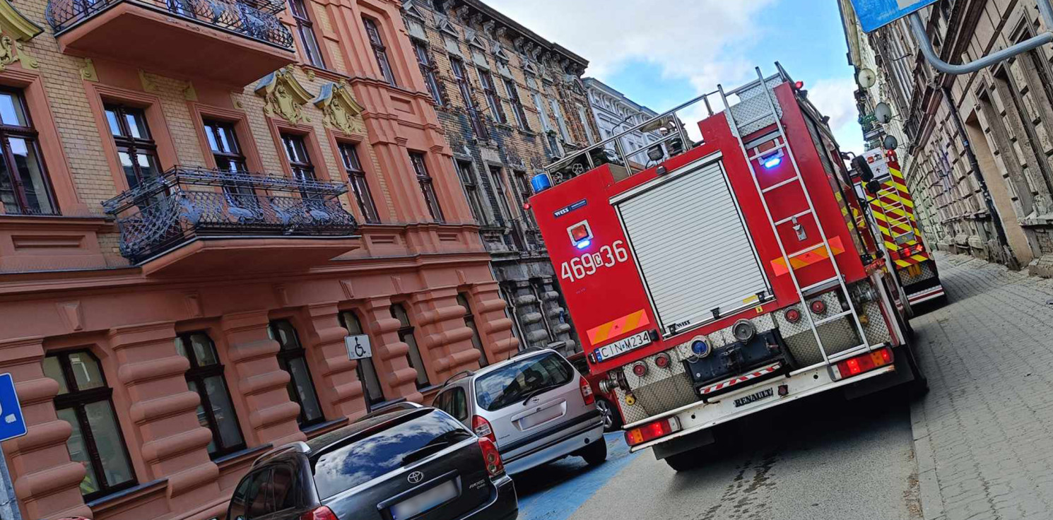 Inowrocław - Pożar w kamienicy w Inowrocławiu. Nie żyje kobieta