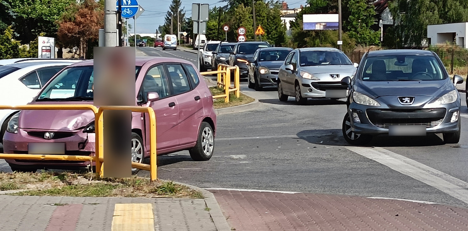 Inowrocław - Zderzenie dwóch samochodów na ul. Św. Ducha