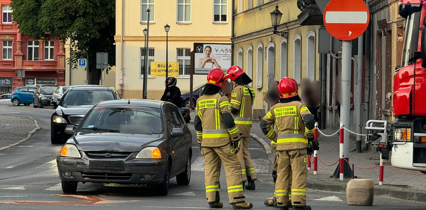 Inowrocław - Zderzenie dwóch aut w centrum Inowrocławia