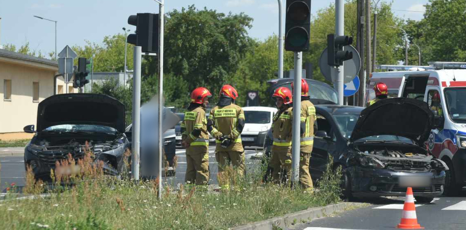 Inowrocław - Zderzenie aut koło straży pożarnej