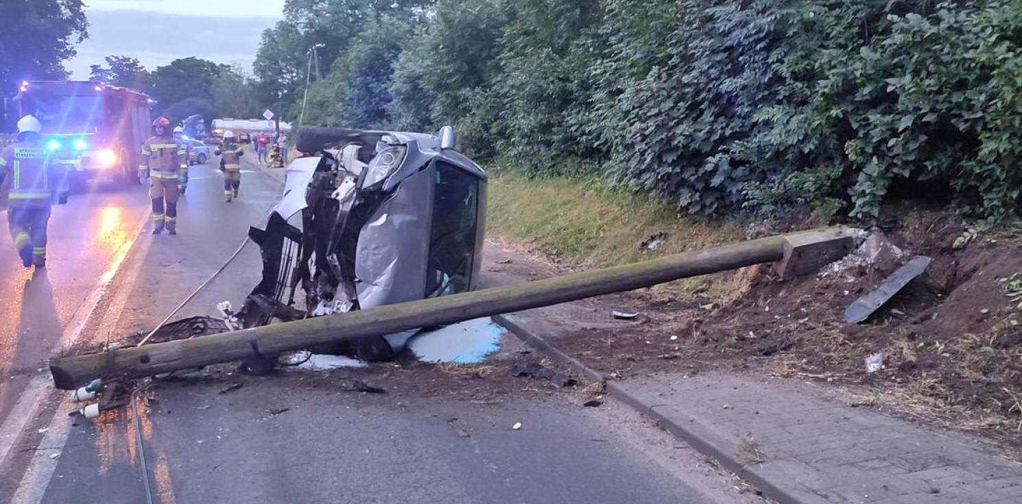 Region - Uderzył mazdą w słup. Przyczyna? Prędkość