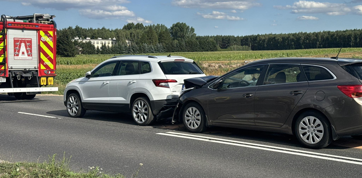 Dąbrowa Biskupia - Zderzenie dwóch samochodów w Dąbrowie Biskupiej