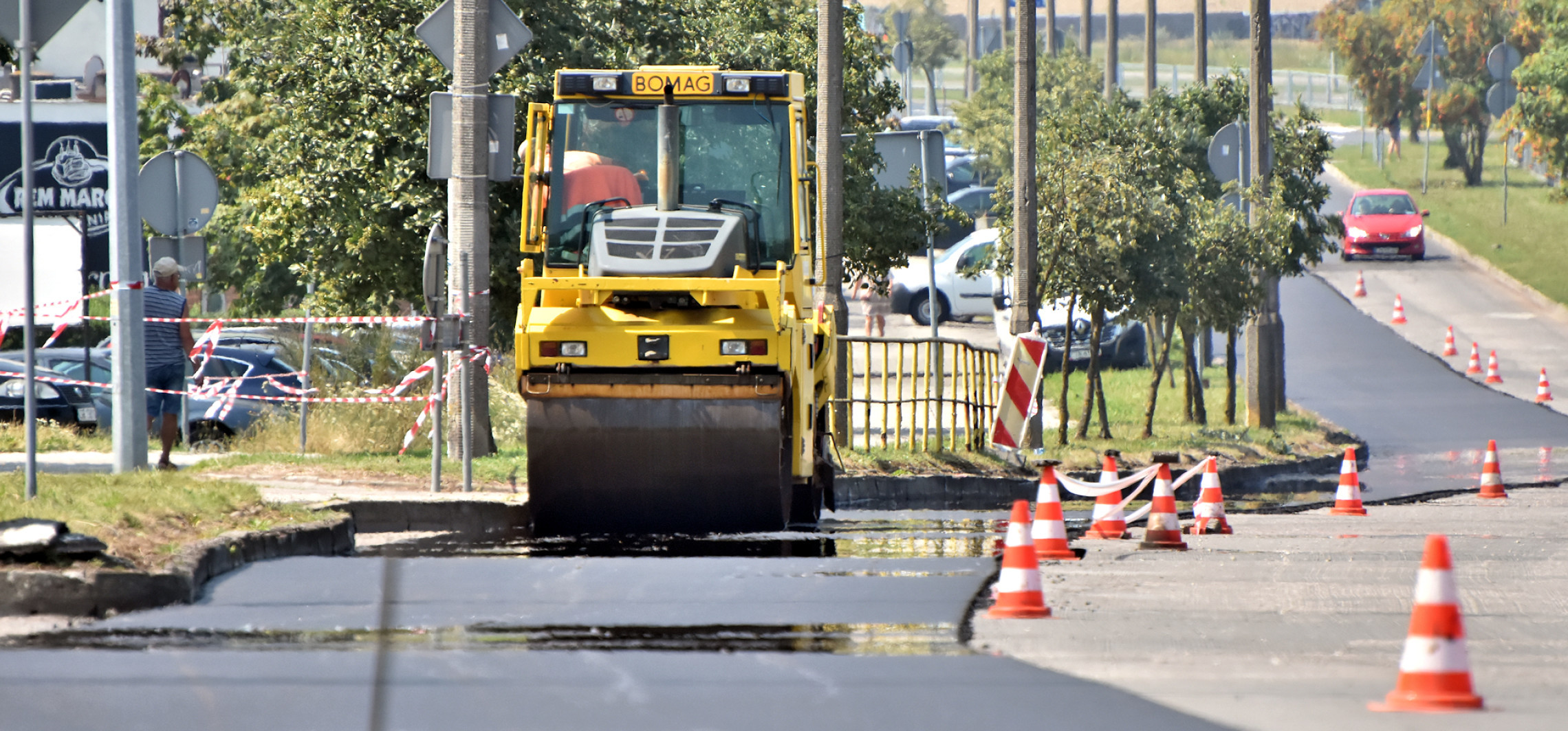 Inowrocław - Utrudnienia na Rąbinie. Kładą asfalt na Wojska Polskiego