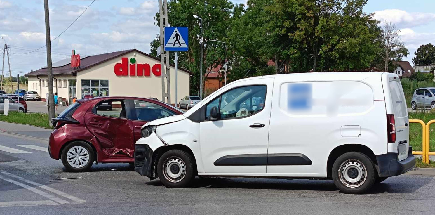 Inowrocław - Zderzenie dwóch aut na ul. Św. Ducha