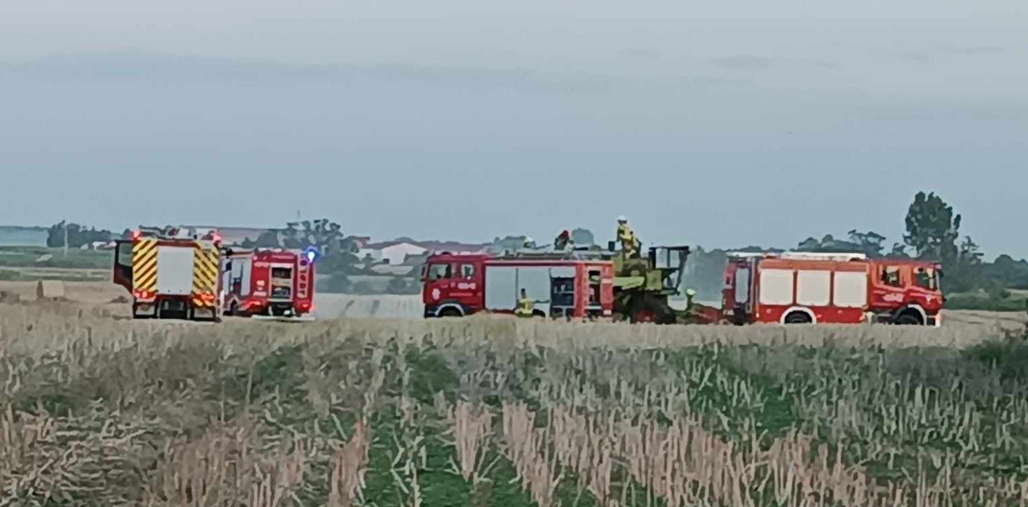 Kruszwica.online - Kolejny pożar na polu. Zapalił się kombajn