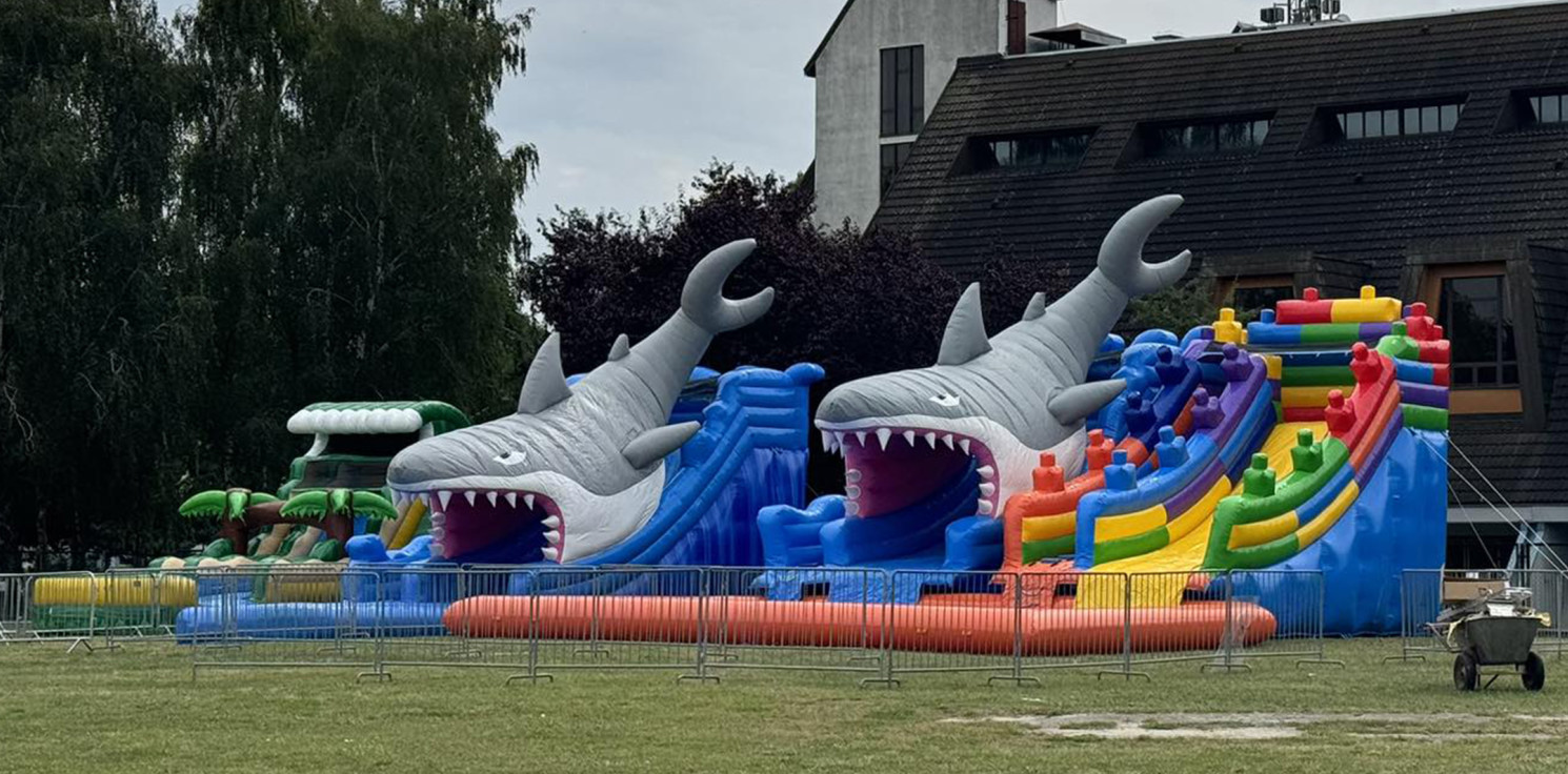 Inowrocław - Rekiny na placu imprez. Stanął wodny plac zabaw