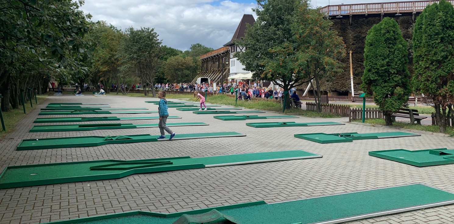 Inowrocław - Golf w wersji mini, zawody pod tężnią