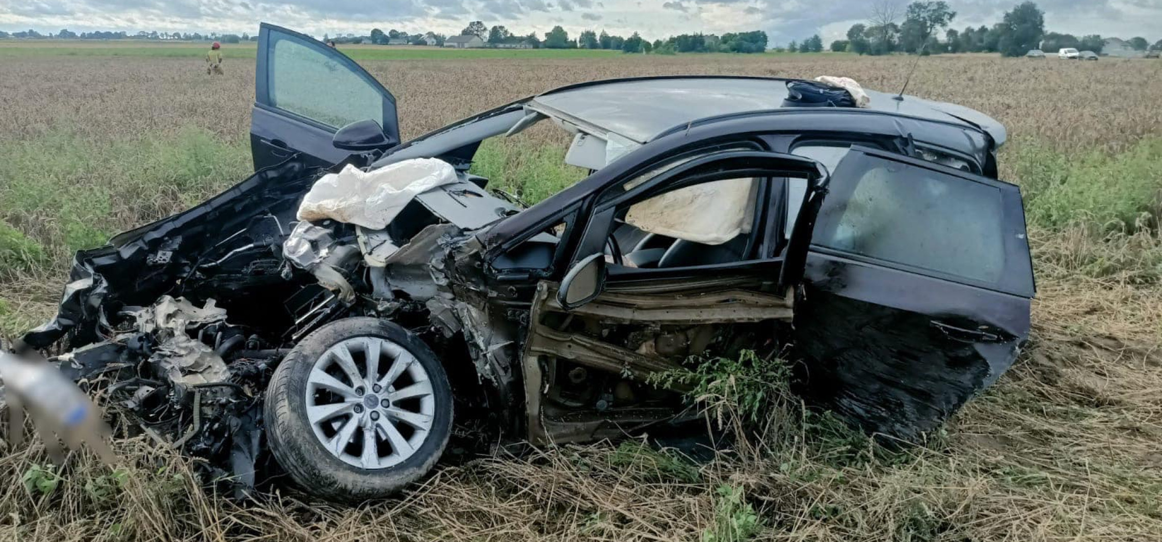 Kraj - Wypadek na przejeździe kolejowym. Auto wjechało pod pociąg