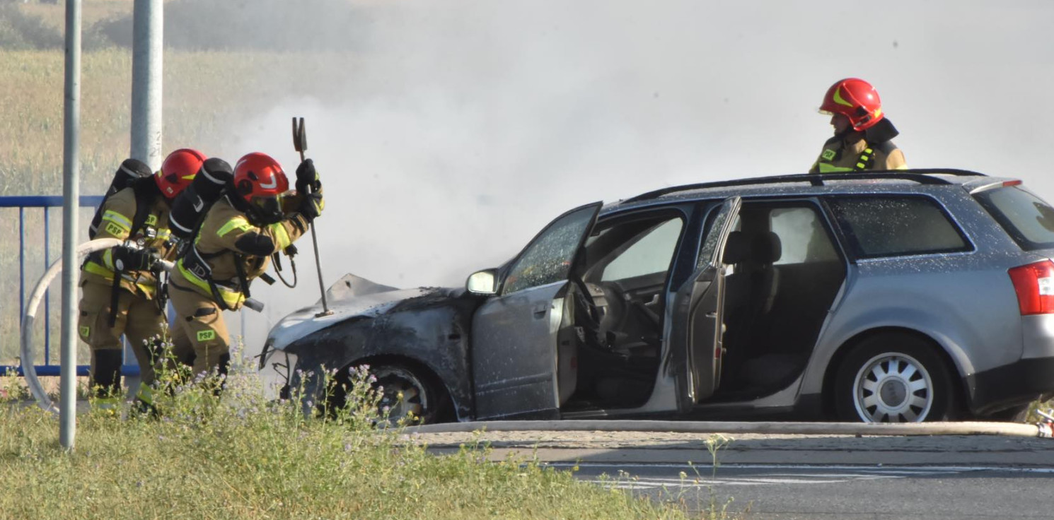 Region - Pożar auta przy obwodnicy Inowrocławia