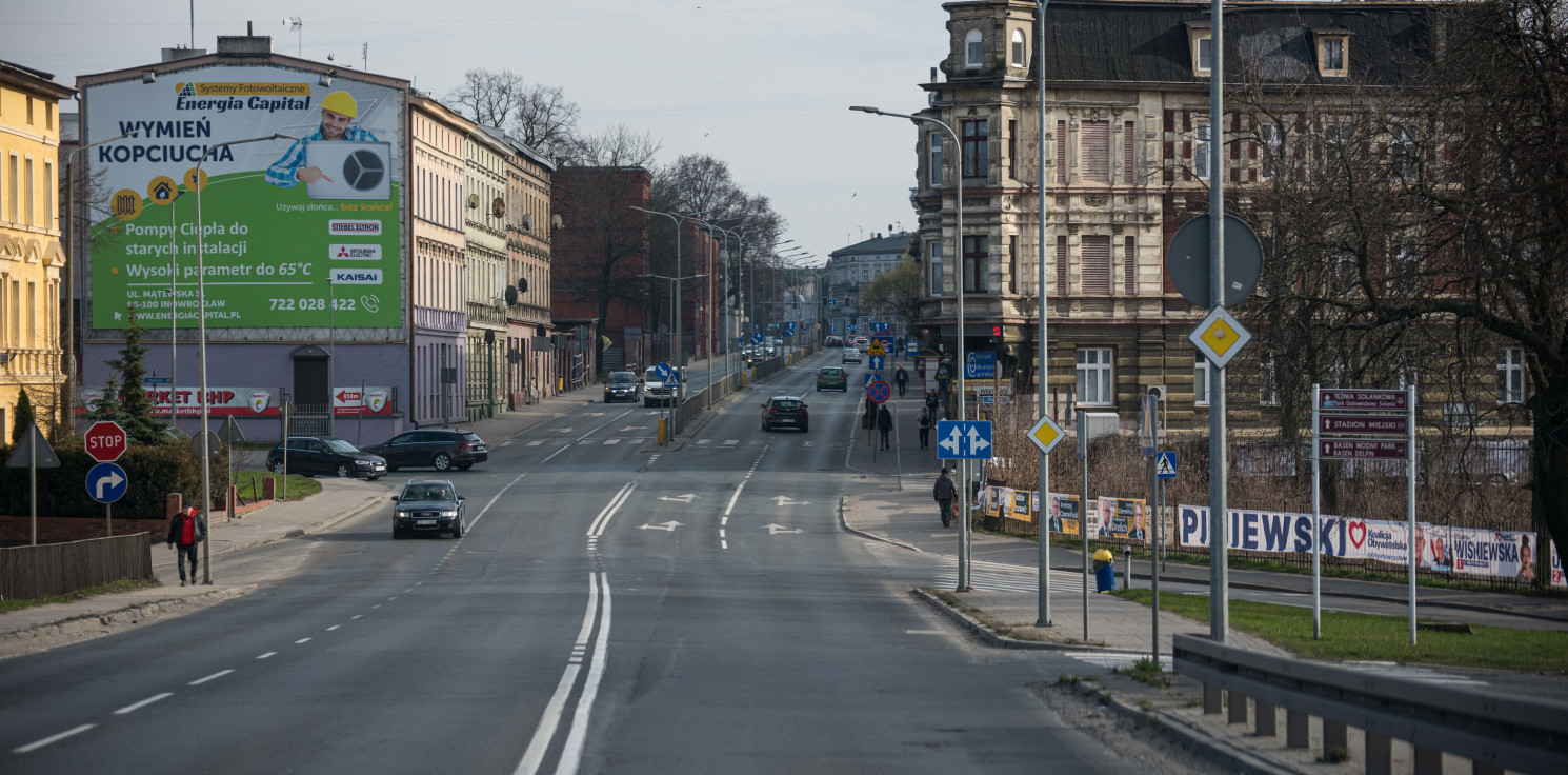 Inowrocław - Motocyklista potrącił kobietę na przejściu. Policja szuka świadków