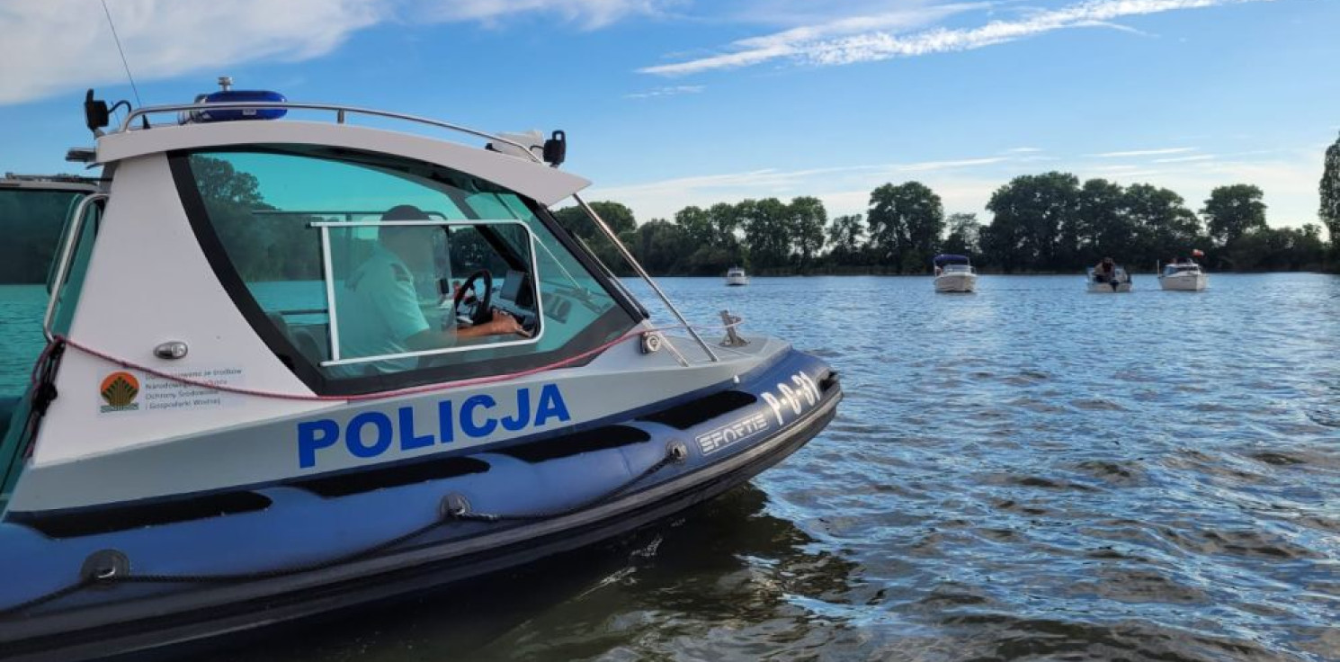 Kruszwica - Pijany pływał motorówką po Gople. Chciał przekupić policjantów "stówką"