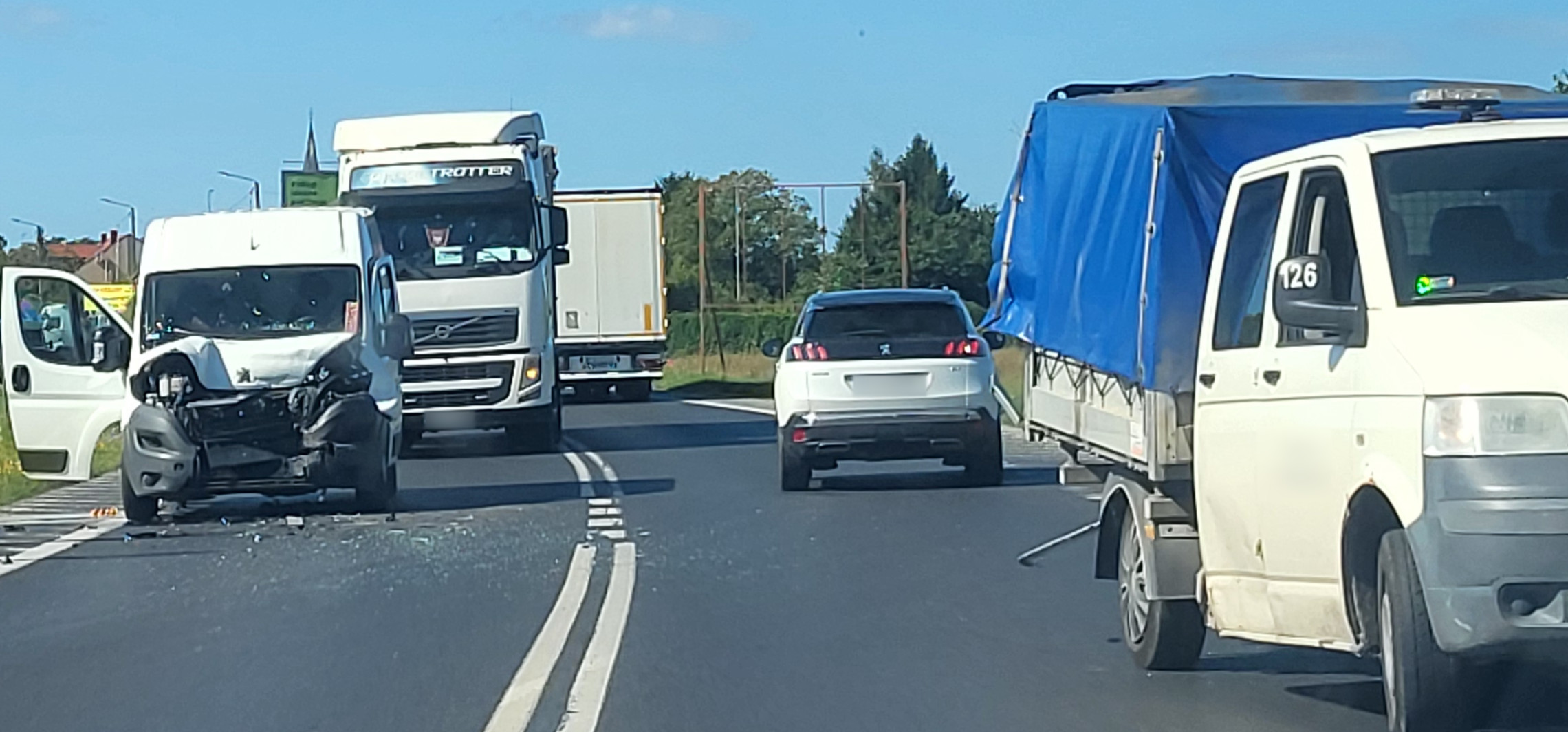 Inowrocław - Zderzenie dostawczaków na wjeździe do Inowrocławia