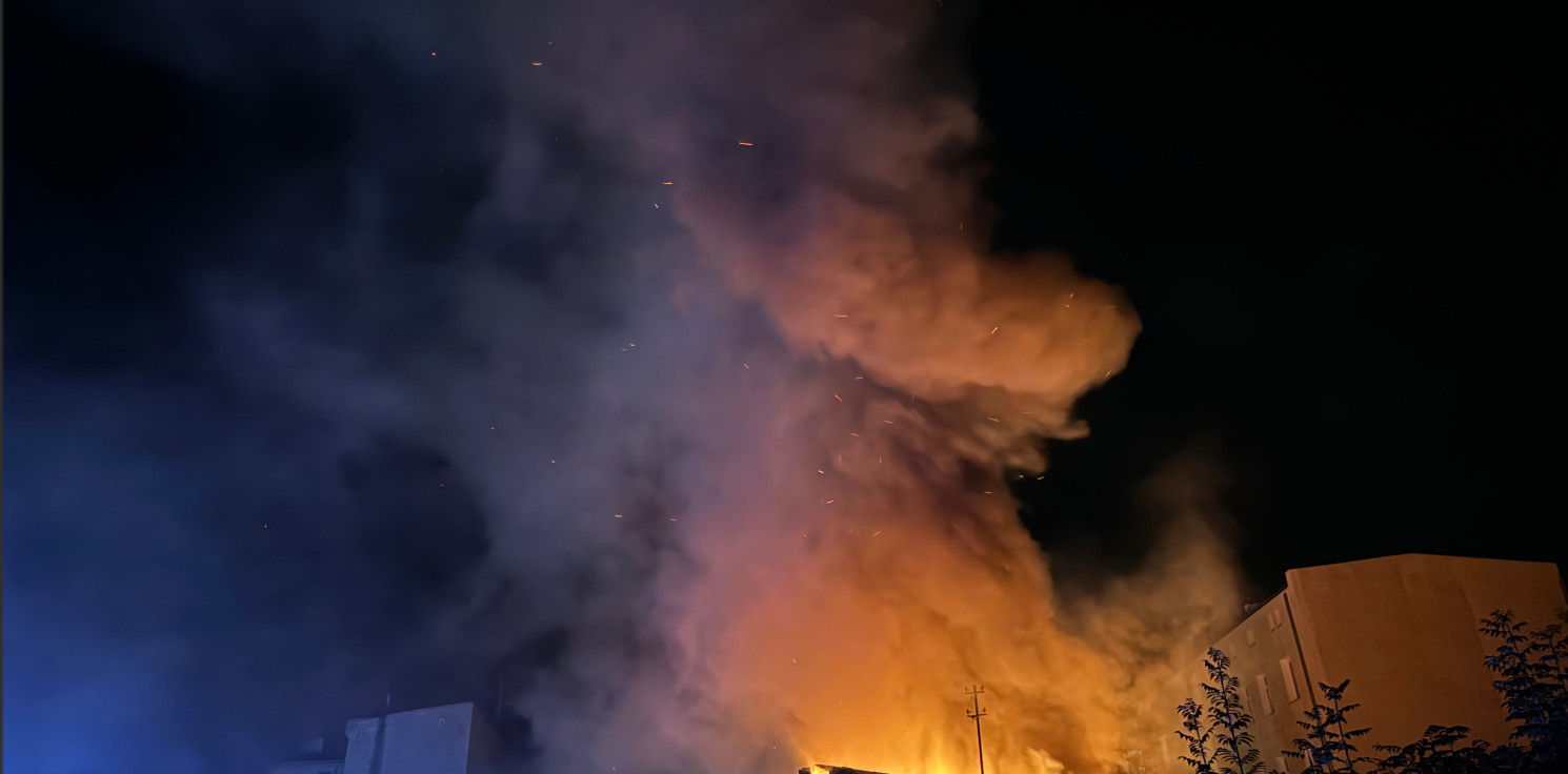 Inowrocław - Strażacy gasili groźny pożar przy Dworcowej