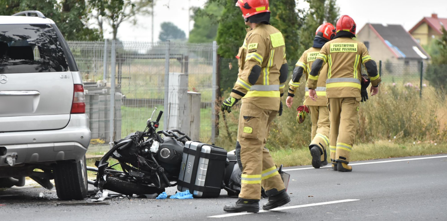 Gmina Inowrocław - Zderzenie motocykla z mercedesem. Duże korki na drodze do Bydgoszczy