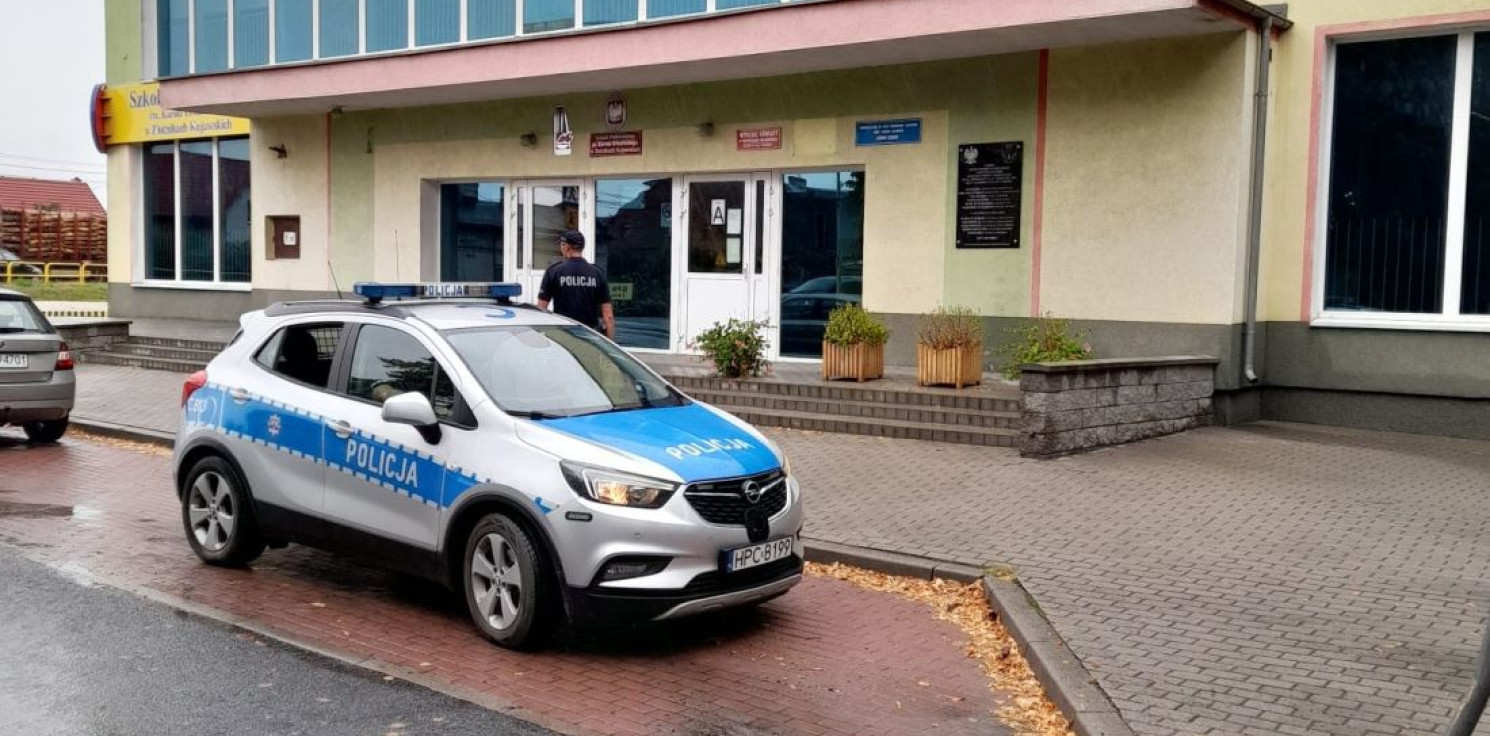 Inowrocław - Policjanci przy szkołach. To przygotowania do nowego roku szkolnego
