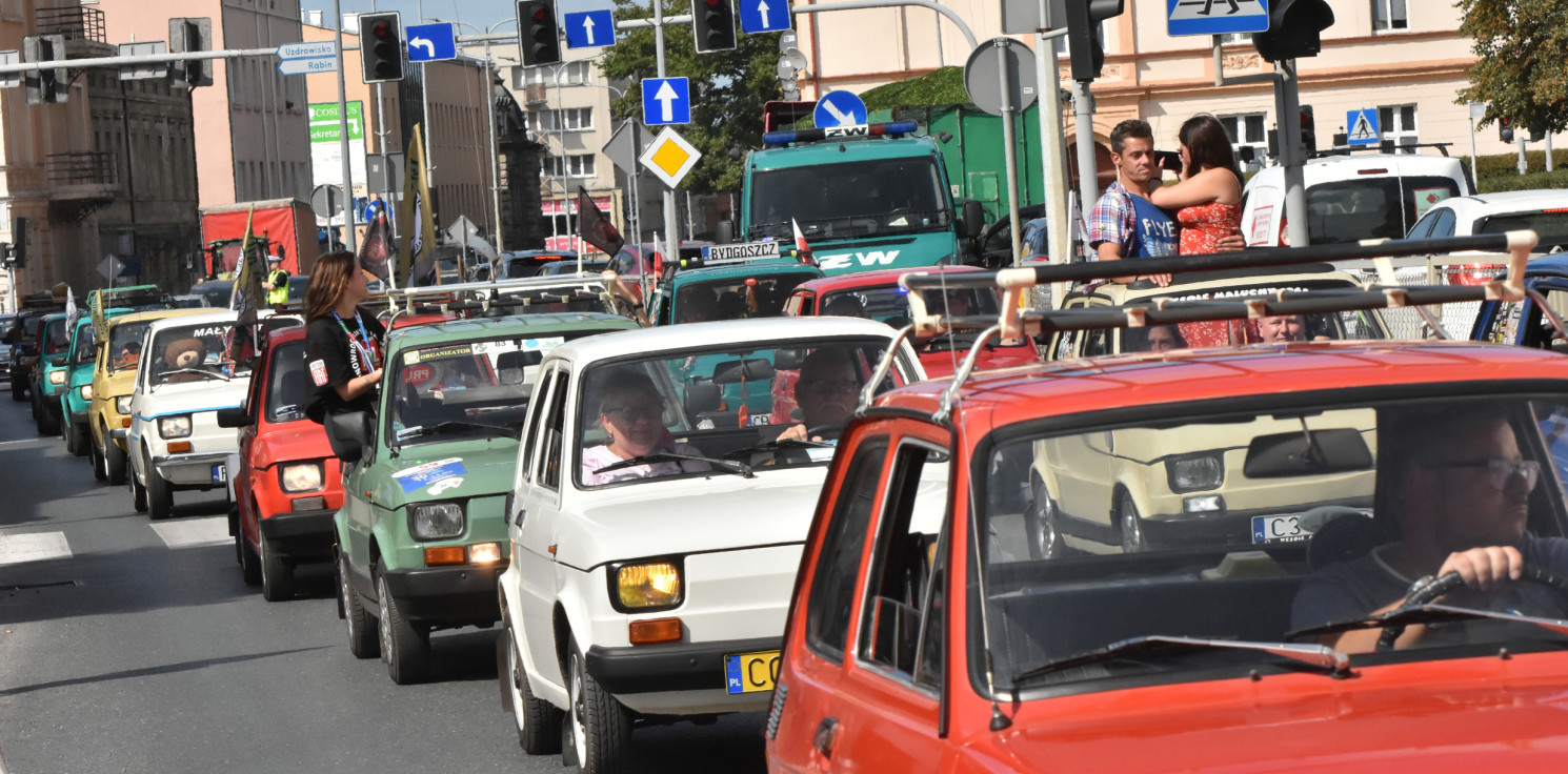 Inowrocław - Zlot aut z czasów PRL. Wystawa, parada ulicami miasta