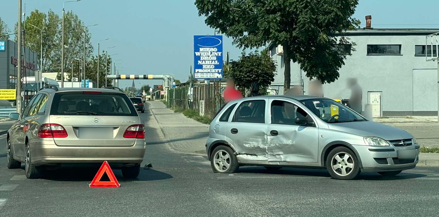 Inowrocław - Utrudnienia na Budowlanej po zderzeniu dwóch aut