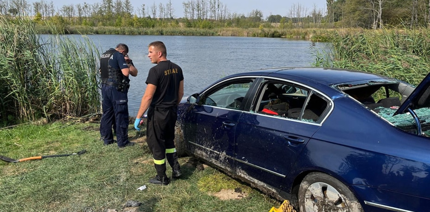 Region - Wyciągnęli auto ze stawu. W środku był 25-latek