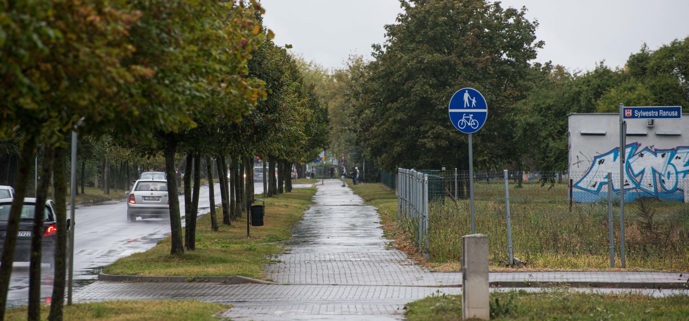 Inowrocław - Ta ścieżka rowerowa to tor przeszkód. Idzie do przebudowy