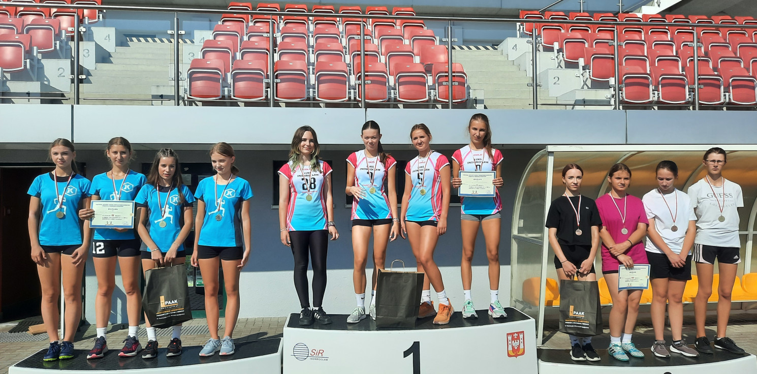Inowrocław - Uczniowie otworzyli sezon na lekką atletykę