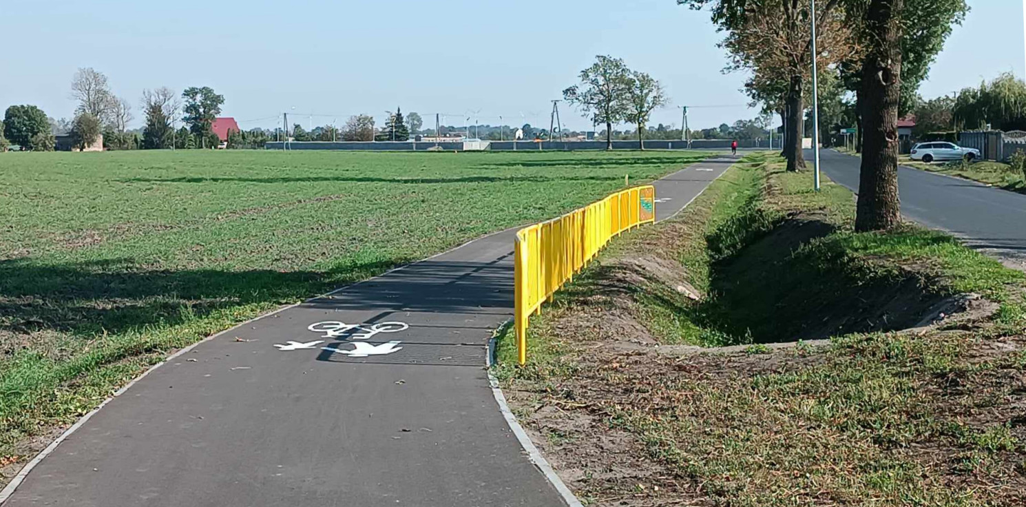 Kruszwica - Otwarto nową ścieżkę rowerową, na mecie festyn ze zbiórką dla powodzian