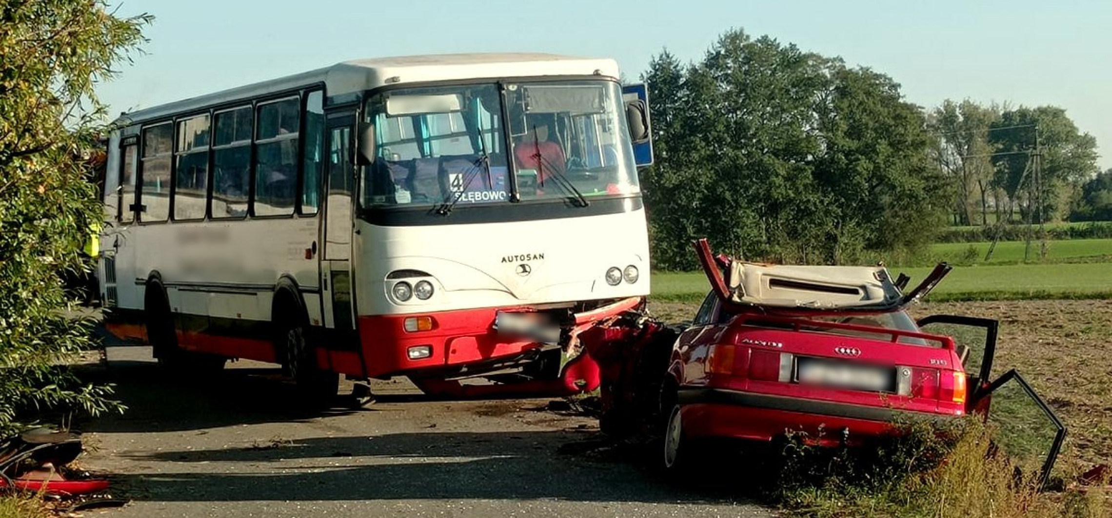 Żnin - Osobówka zderzyła się z autobusem przewożącym dzieci