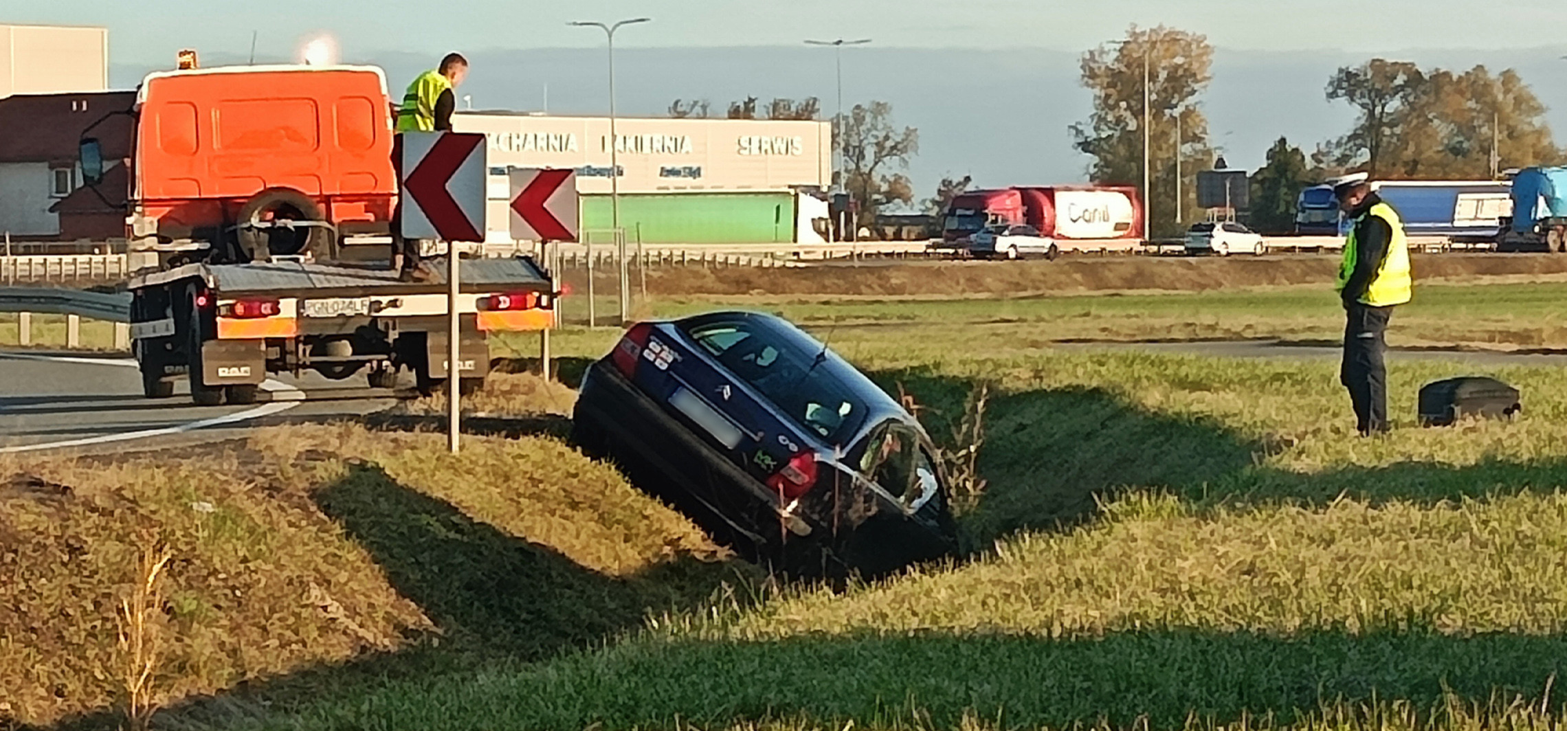 Gmina Inowrocław - Citroen wypadł z drogi na węźle Latkowo