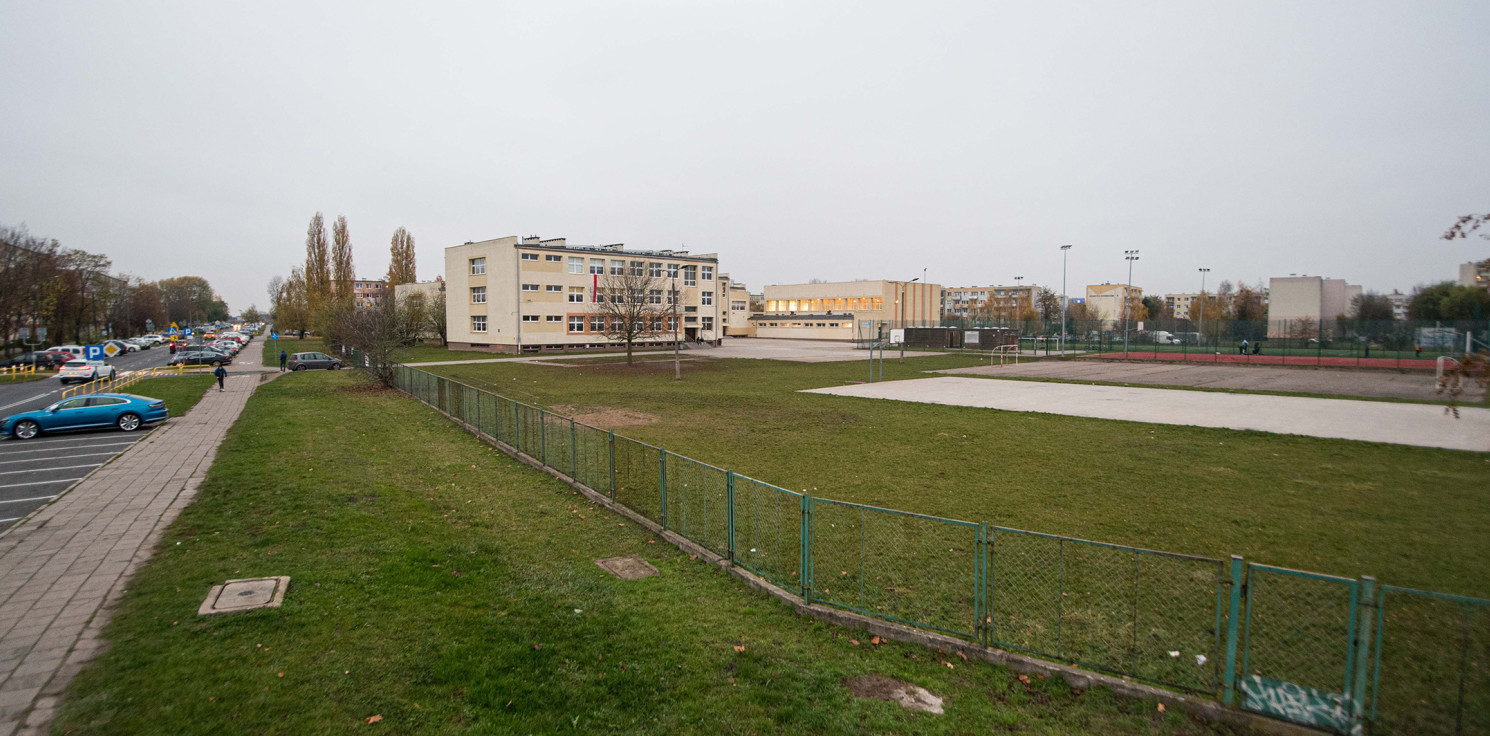 Inowrocław - Tutaj ma powstać kryte lodowisko. Wykonano pierwszy krok