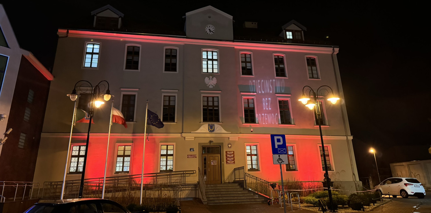 Gmina Inowrocław - Urząd Gminy zrobił się czerwony. To ważny symbol
