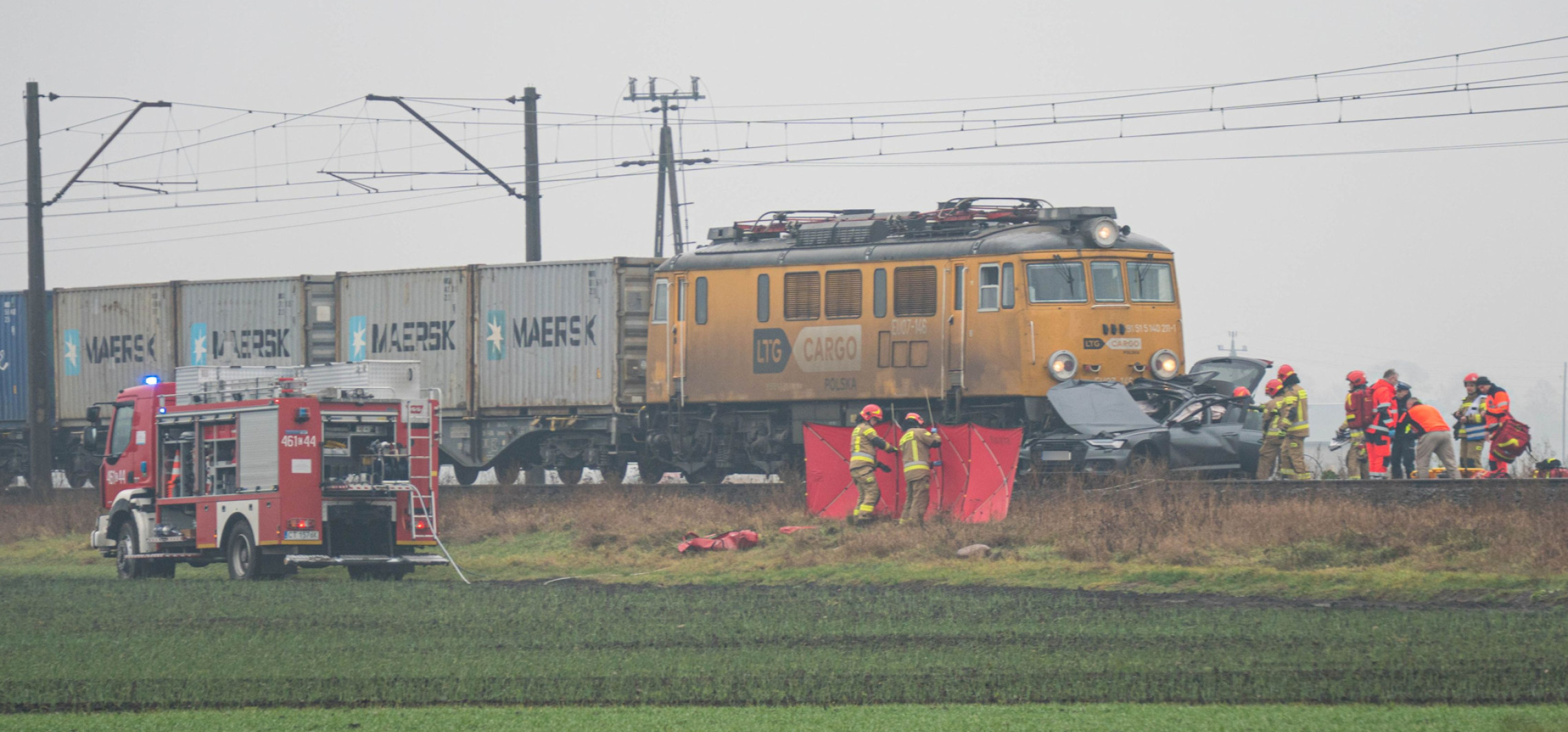 W Sikorowie audi wjechało pod pociąg. Zginęły dwie osoby