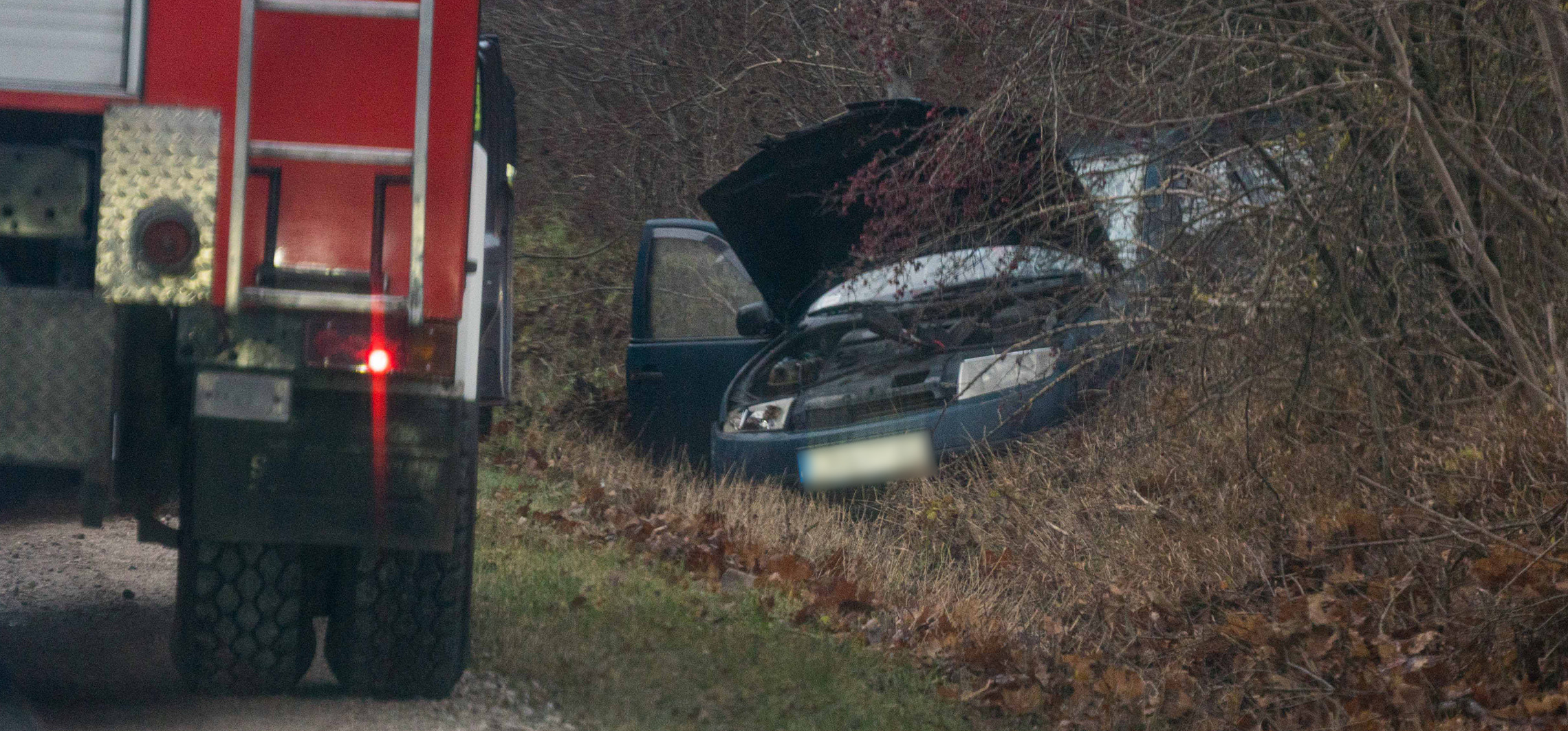 Dąbrowa Biskupia - Skoda wpadła do rowu. Na miejscu wszystkie służby