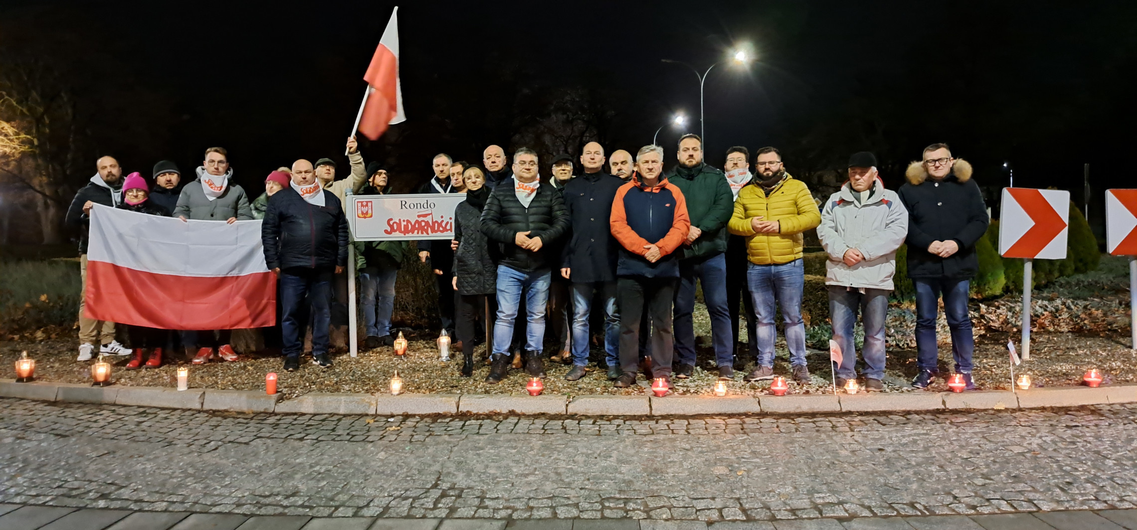 Inowrocław - Na rondzie Solidarności zapłonęły znicze