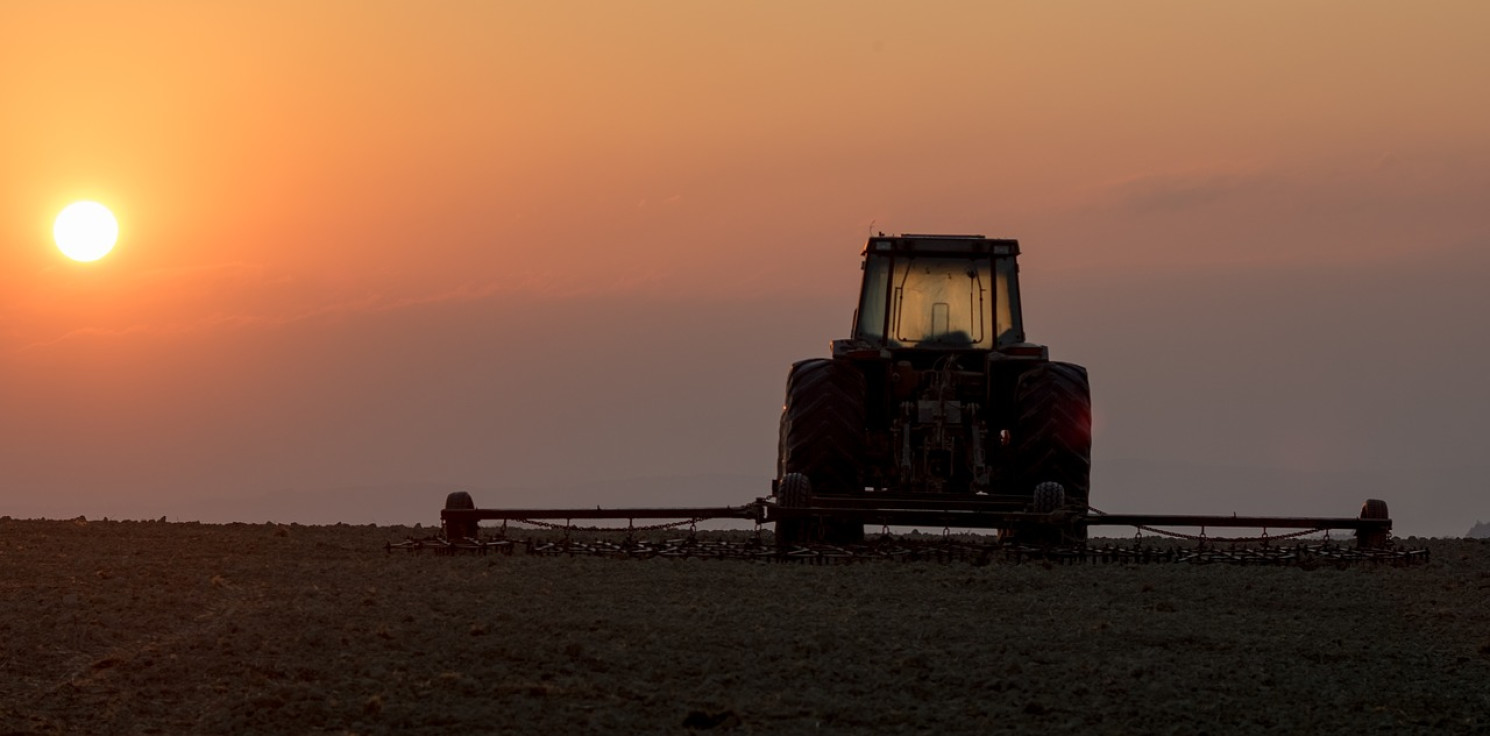 Region - Mężczyzna przygnieciony przez traktor