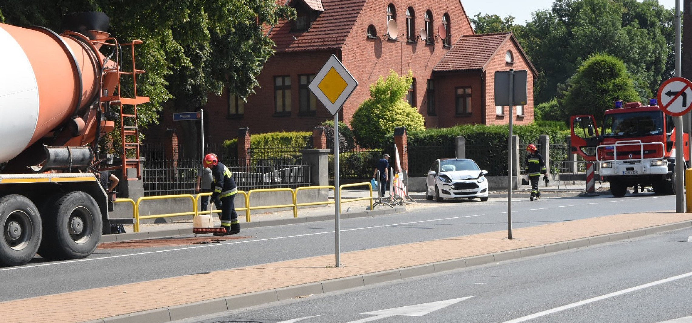 Inowrocław - Na Laubitza ford uderzył w betoniarkę