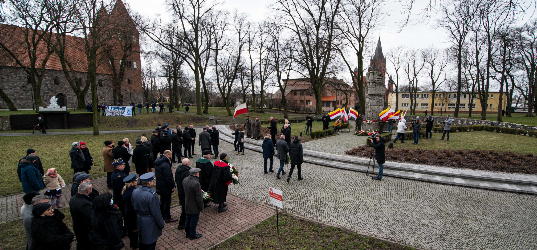 Inowrocław - Radny o oprawie muzycznej uroczystości pod pomnikiem: “żenująca”