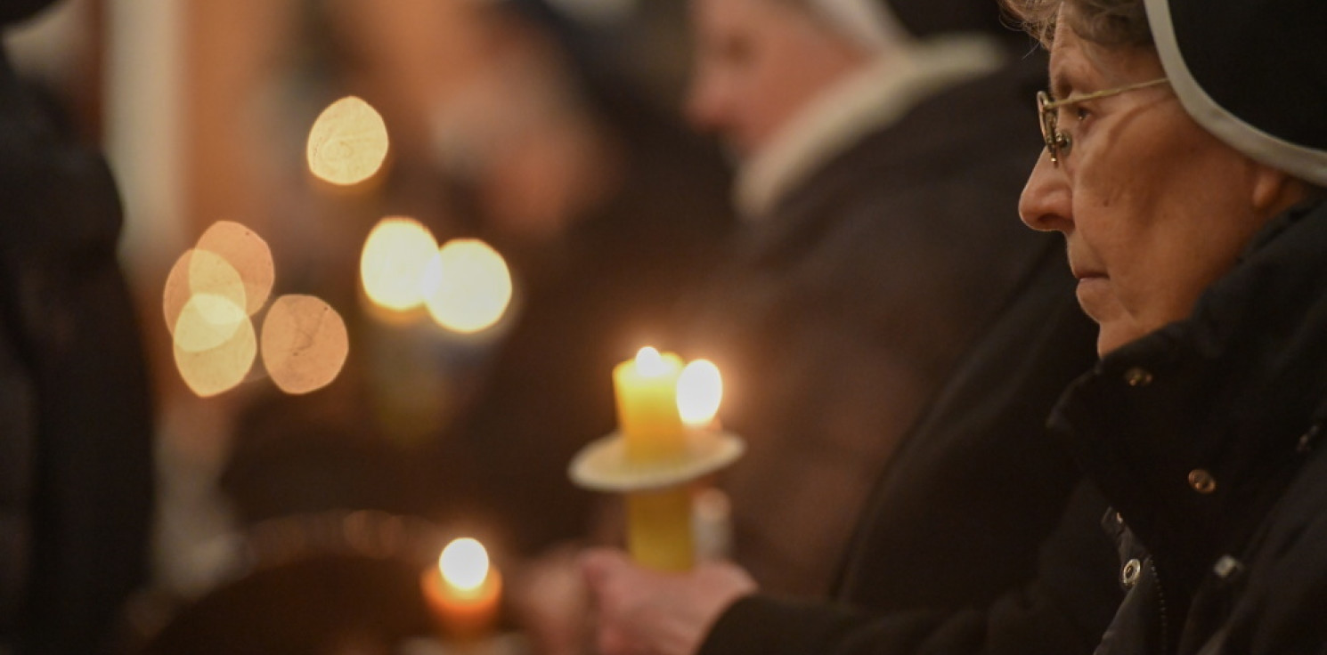Kraj - W Kościele 2 lutego kończy się okres trzymania choinek; jedyny dzień, kiedy błogosławi się świece 