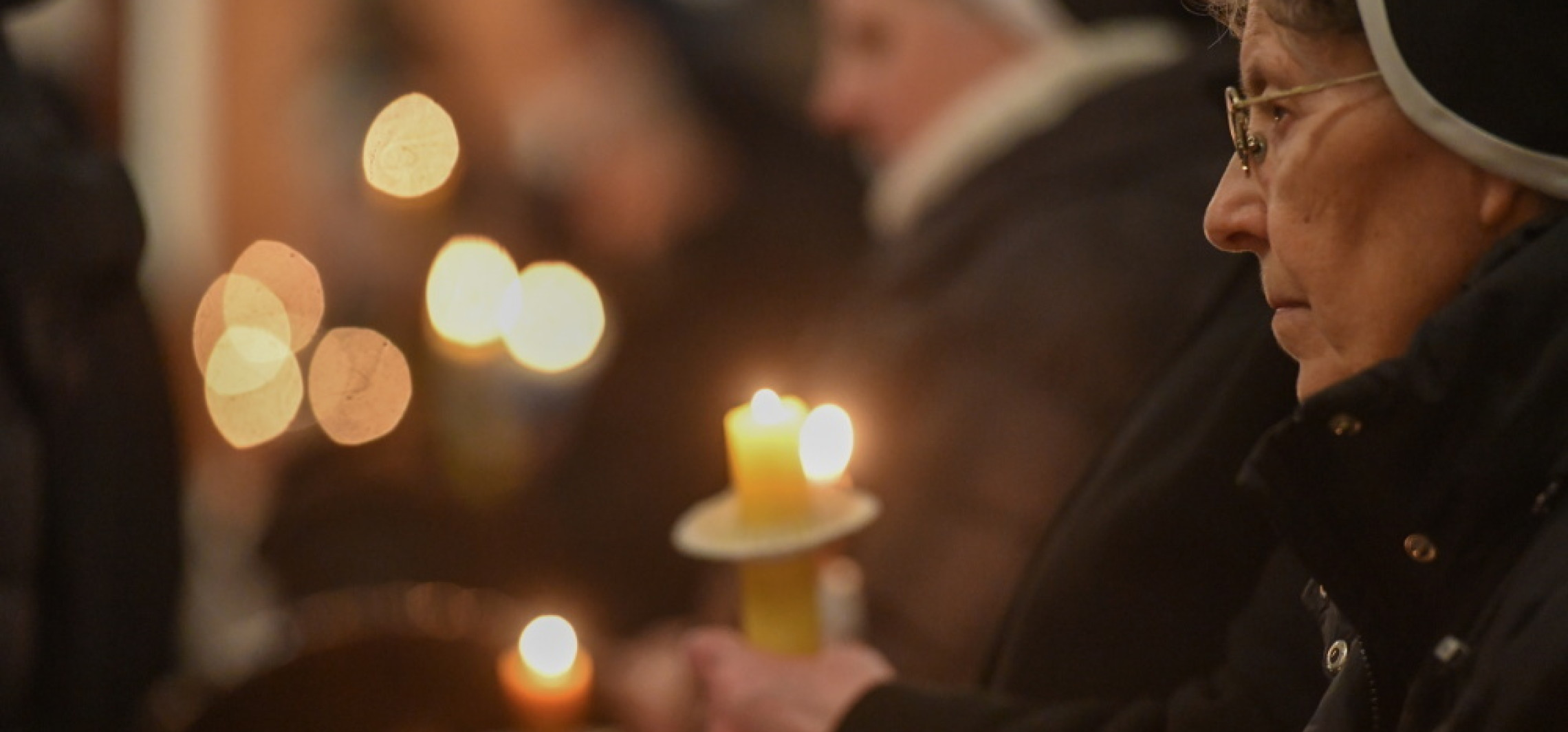 Kraj - W Kościele 2 lutego kończy się okres trzymania choinek; jedyny dzień, kiedy błogosławi się świece 