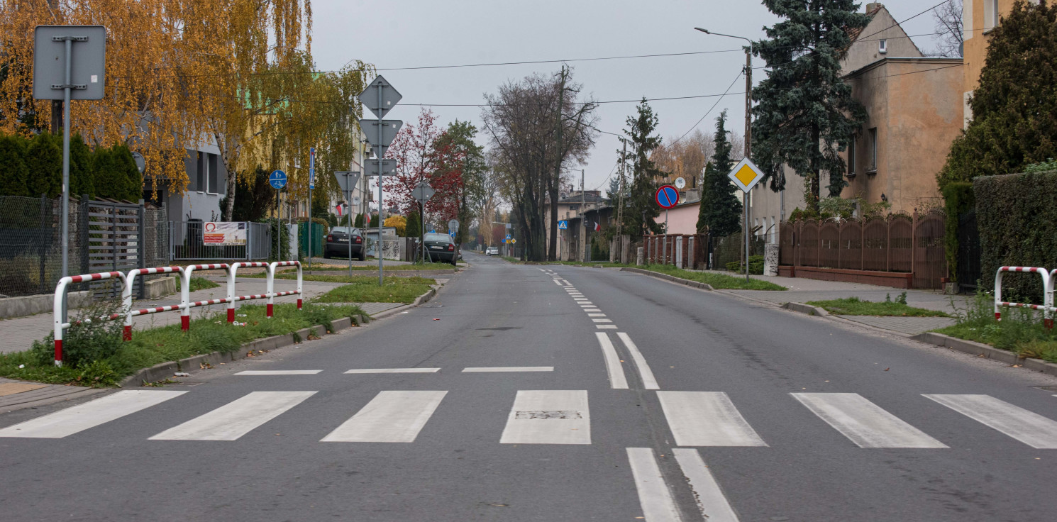 Inowrocław - Tak w rejonie przejść dla pieszych się nie jeździ