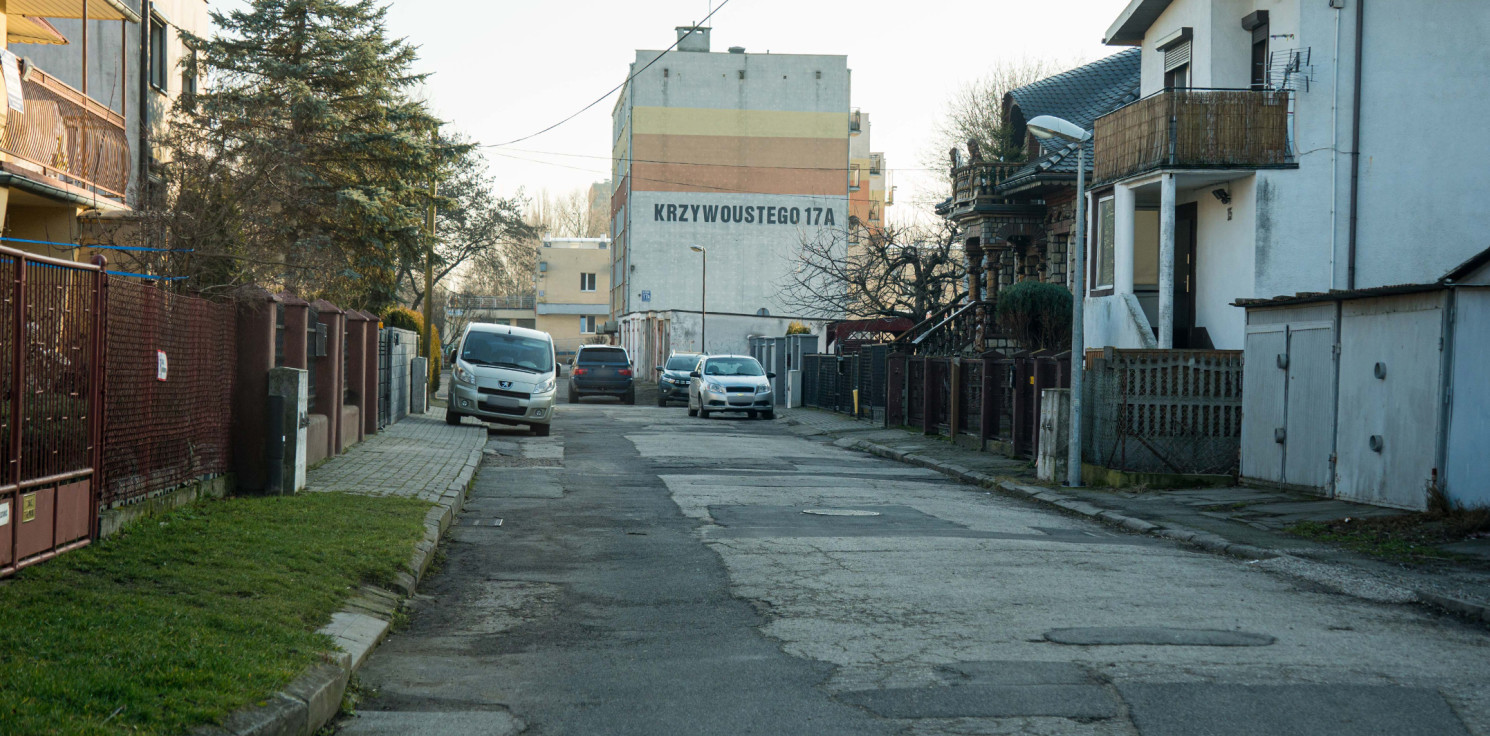 Inowrocław - Na tej ulicy chcieli zakazu parkowania dla postronnych. Ratusz mówi “nie”
