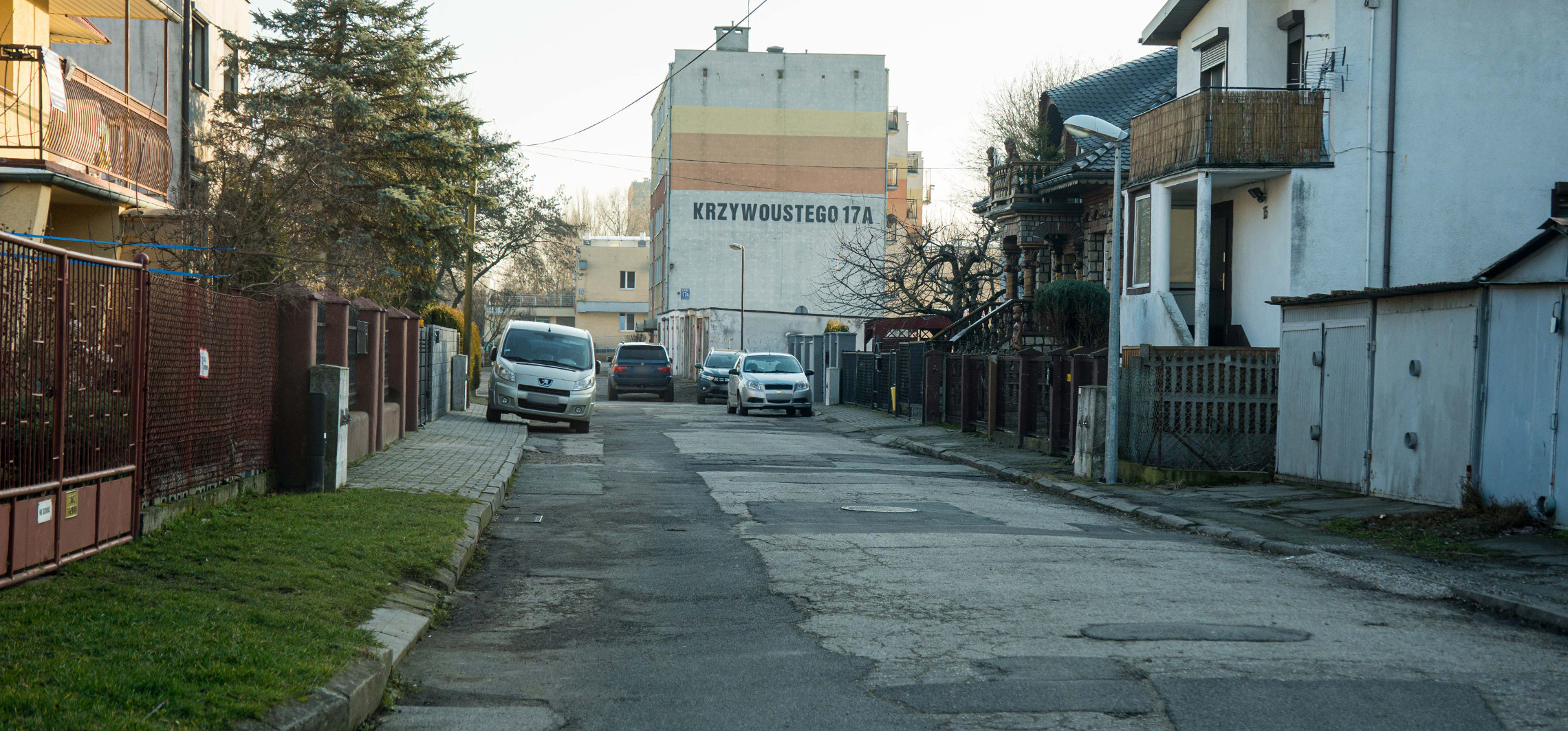 Inowrocław - Na tej ulicy chcieli zakazu parkowania dla postronnych. Ratusz mówi “nie”