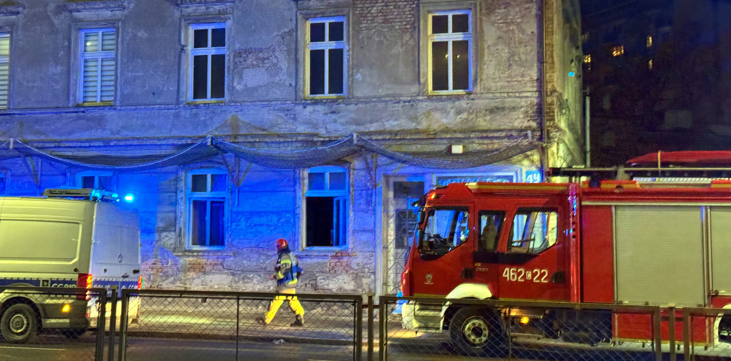 Inowrocław - Pożar przy Dworcowej. Na miejscu działały 4 zastępy