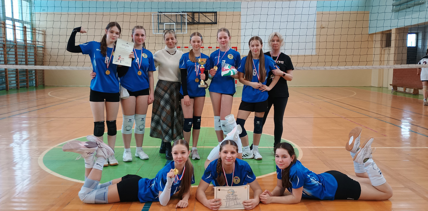 Inowrocław - Złote siatkarki z Piątki. Mistrzynie powiatu pewnie awansowały dalej