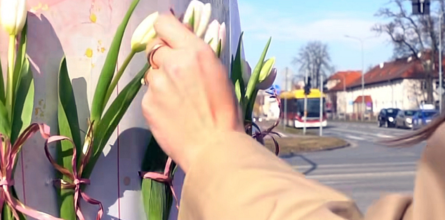 Inowrocław - Zaskakujący widok na ulicach. Niespodzianka dla pań, pomoc dla panów