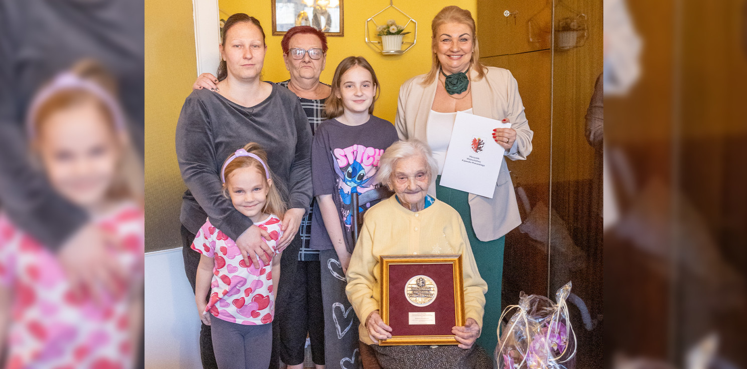 Pakość.online -  Pani Kazimiera z Pakości skończyła 100 lat. "Uwielbia chipsy i ptasie mleczko"