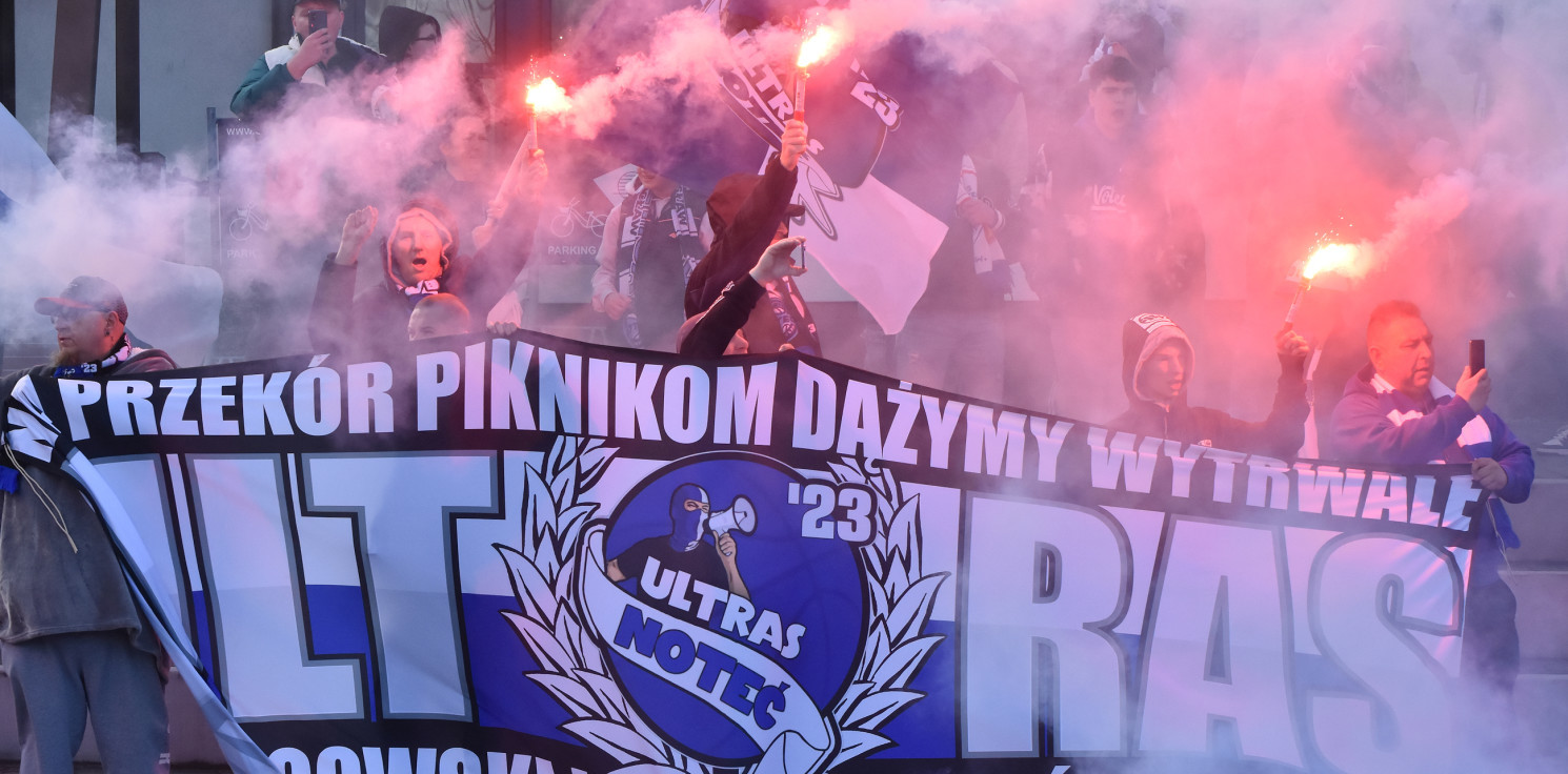 Inowrocław - Nie mają wątpliwości, kto wygra. Przemaszerowali przez Inowrocław na mecz Noteci