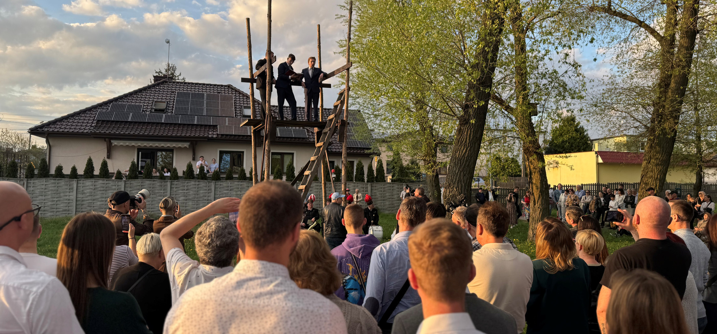 "Jest tam jedna, ale ładna paaanienka..." Szymborze wciąż żyje przywołówkami
