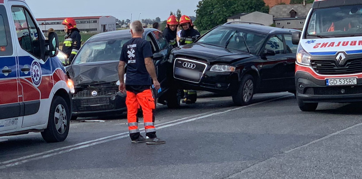 Inowrocław - Kraksa na Orłowskiej przed znakiem STOP