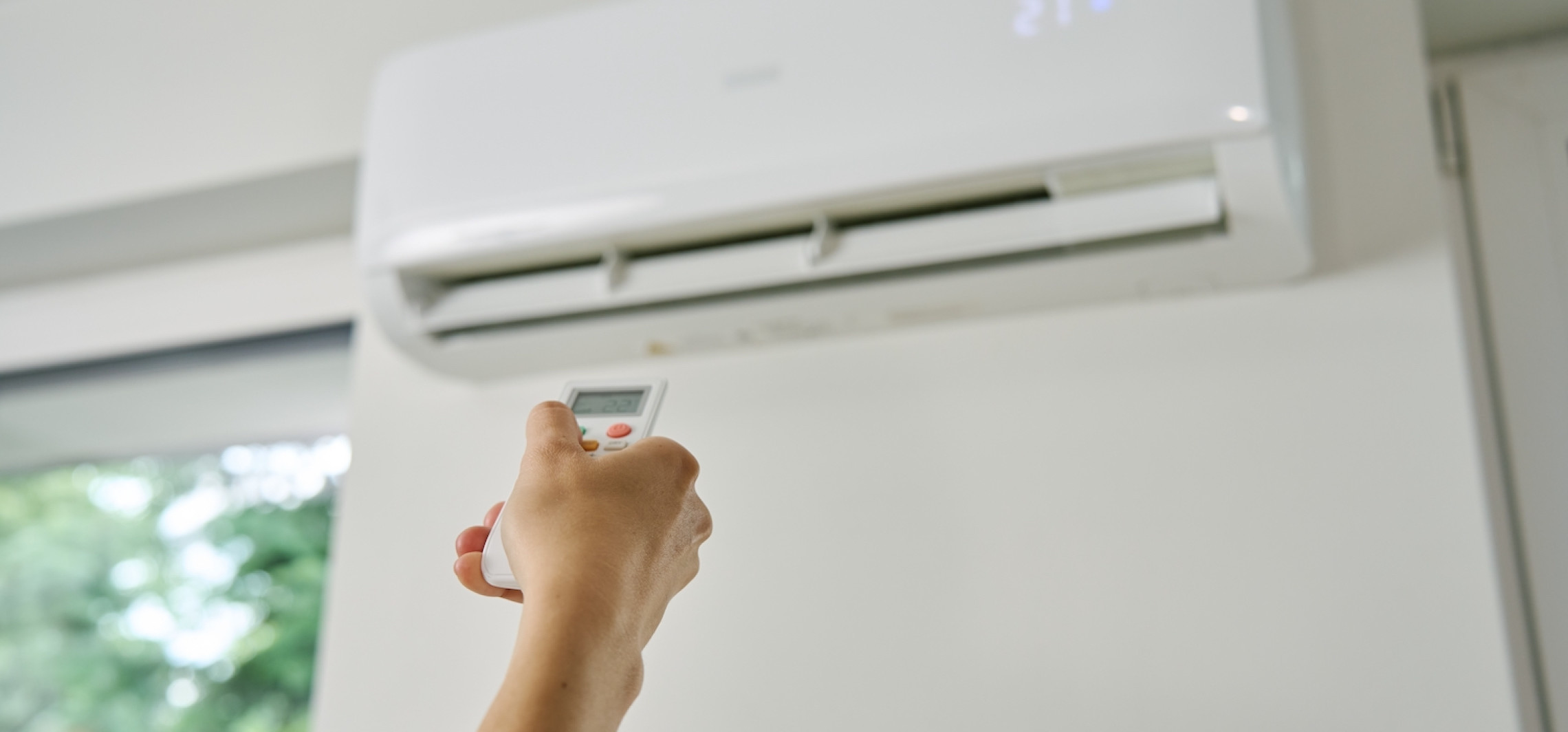 Jak działa klimatyzator ścienny i czy warto go mieć w domu?